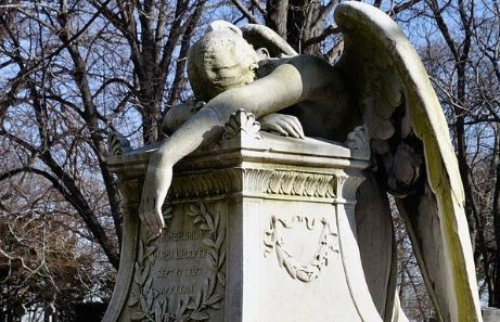 Avisar ou não um idoso sobre a morte de um ente querido?